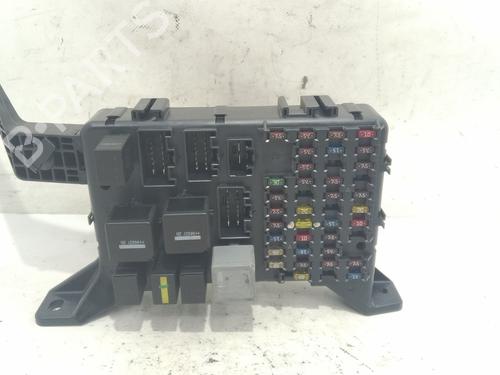 Used Fuse box FORD MONDEO III (B5Y) 1.8 16V (125 hp) 26587556