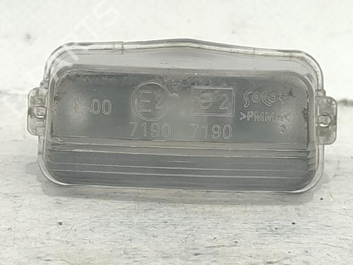Éclairage de plaque d'immatriculation CITROËN C3 I (FC_, FN_) 1.4 HDi (68 hp) 32709911