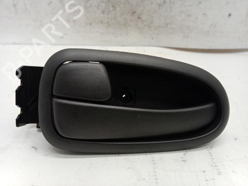 Used Front left interior door handle HYUNDAI TRAJET (FO) [1999-2008]  26167270