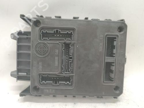 Used Fuse box Fuse box 37027968 37027968