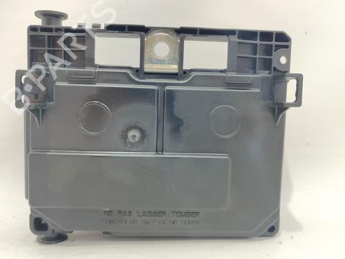 Used Fuse box Fuse box 37183776 37183776