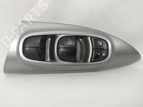 Used Left front window switch NISSAN JUKE (F15) [2010-2019]  11397698