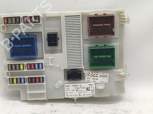 Used Fuse box Fuse box 37028032 37028032