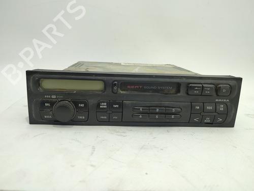 Used Radio AUDI A4 B5 (8D2) 1.9 TDI (110 hp) 31680195