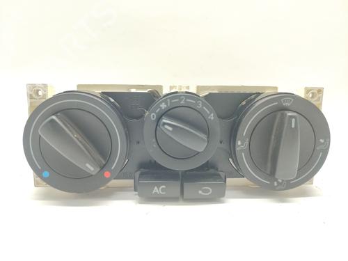 AC-Styringsenhed/Manøvreenhed VW GOLF IV (1J1) 1.9 TDI (110 hp) 31092174