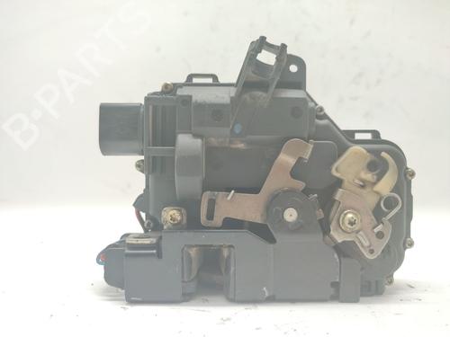 Cerradura puerta delantera derecha SKODA OCTAVIA I (1U2) 1.9 TDI (90 hp) 30834709
