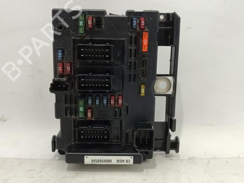 Used Fuse box Fuse box 39568972 39568972