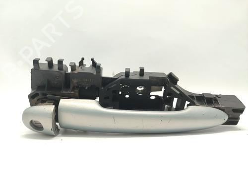 front-left-exterior-door-handle-renault-megane-ii-bm01_-cm01_-2001-2002-2003-2004-2005-2006-2007-2008-2009-2010-2011-2012-31211245 main image