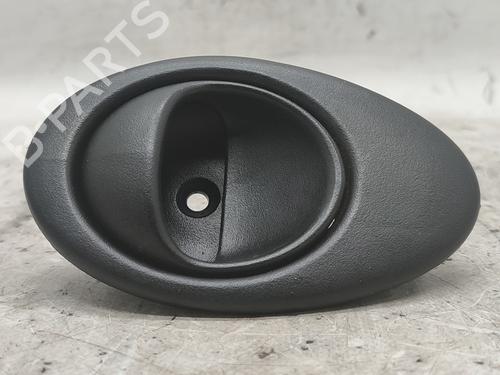 Poignée intérieure avant gauche CHEVROLET MATIZ (M200, M250) 1.0 (67 hp) 17753759