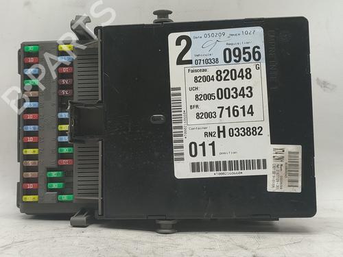 Used Fuse box RENAULT LAGUNA II (BG0/1_) [2001-2007]  17105557