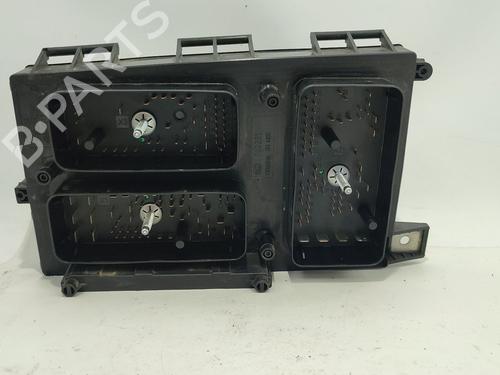 Used Fuse box Fuse box 39407402 39407402