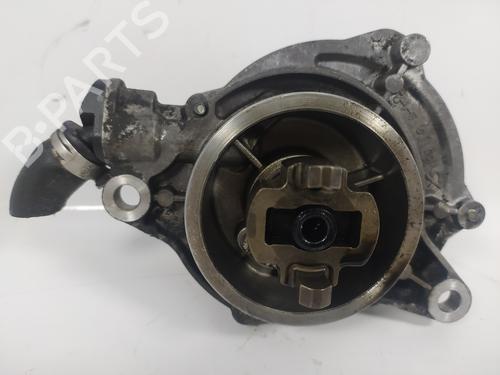 Used Vacuum pump BMW 3 Touring (E91) 320 d (150 hp) 12449252