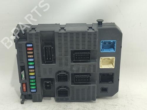 Used Fuse box Fuse box 38176734 38176734