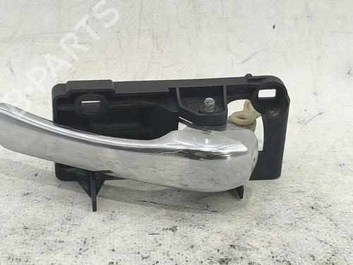 Højre fortil invendig håndtag Højre fortil invendig håndtag ALFA ROMEO 147 (937_) 1.6 16V T.SPARK ECO (937.AXA1A, 937.BXA1A) (105 hp) 35789095 35789095