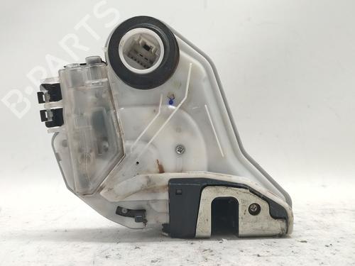 rear-right-lock-toyota-hilux-viii-pickup-_n1_-2015-36994711 main image