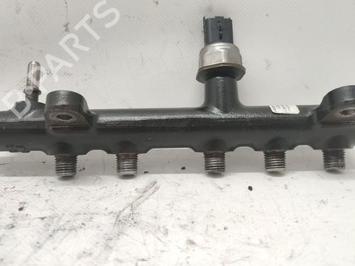 Used Injection rail Injection rail 37425652 37425652
