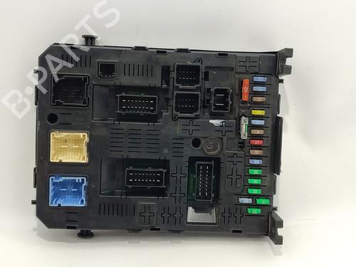 Used Fuse box Fuse box 39207979 39207979