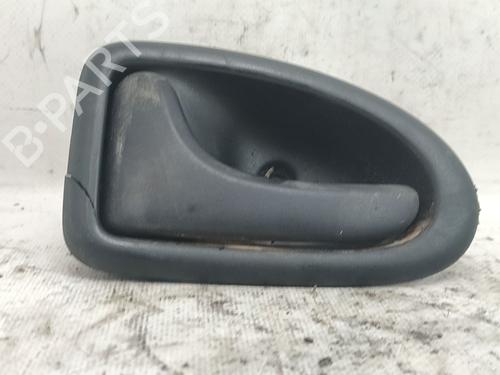 Venstre foran invendig håndtak RENAULT CLIO II (BB_, CB_) 1.2 16V (BB05, BB0W, BB11, BB27, BB2T, BB2U, BB2V, CB05,... (75 hp) 28825509