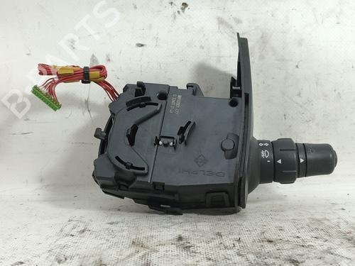 Used Steering column stalk RENAULT CLIO III (BR0/1, CR0/1) [2005-2014]  28825484