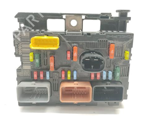 Used Fuse box Fuse box 39476117 39476117