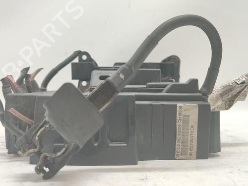 Used Fuse box Fuse box 37421505 37421505