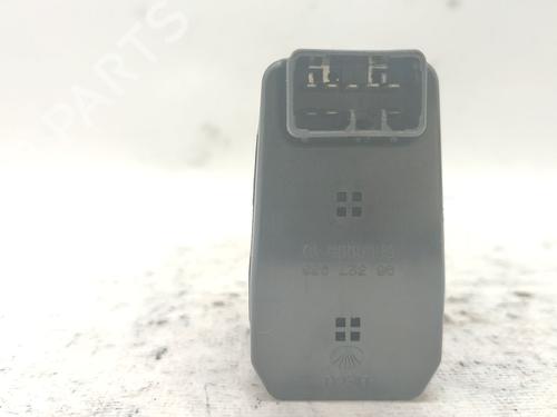 Right front window switch CHEVROLET EPICA (KL1_) 2.0 | BP37266088I26 - Image 3