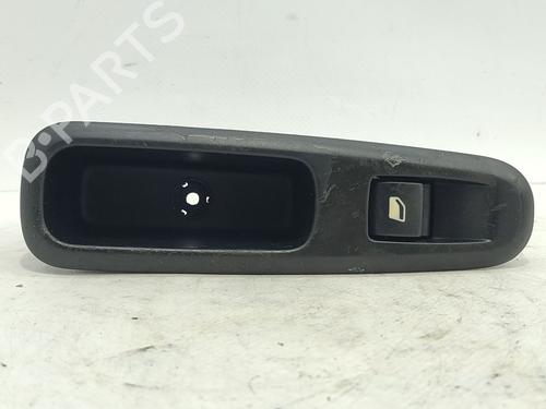 Mando elevalunas trasera derecho PEUGEOT 5008 (0U_, 0E_) 1.6 HDi (110 hp) 31806415