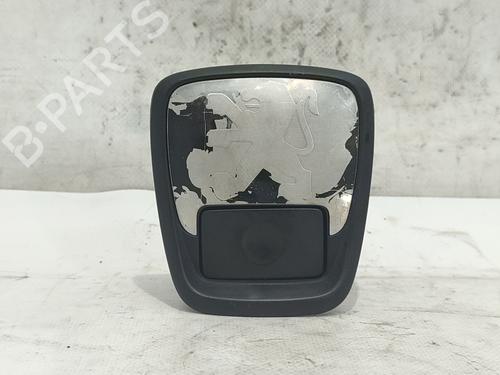 Used Tailgate handle PEUGEOT 306 (7B, N3, N5) [1993-2003]  25742365