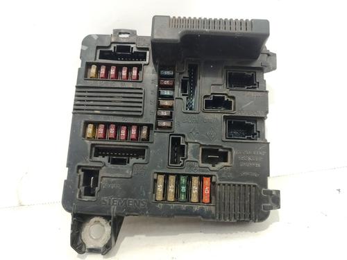fuse-box-renault-scenic-ii-jm01_-2003-2004-2005-2006-2007-2008-2009-2010-40020971 main image