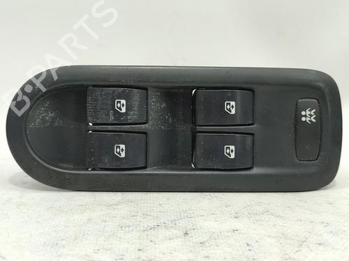 Przełącznik szyby przedniej lewej RENAULT MEGANE II (BM0/1_, CM0/1_) 1.5 dCi (BM02, BM13, BM2A, CM02, CM13) 8200315033