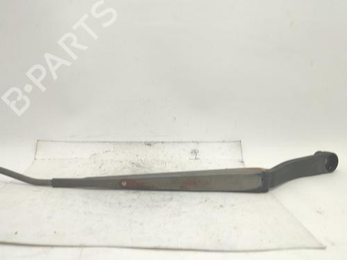 Used Front windshield wiper arm KIA SORENTO I (JC) 2.5 CRDi 4WD (140 hp) 32395877