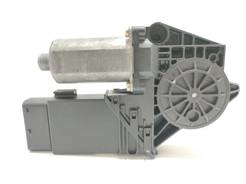 Used Left front window motor Left front window motor VW PASSAT B5.5 Variant (3B6) 1.9 TDI (130 hp) 33832064 33832064