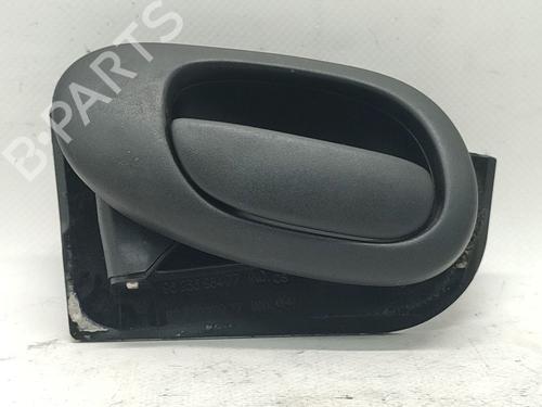 Venstre bagtil invendig håndtag PEUGEOT 206 Hatchback (2A/C) 1.4 i (75 hp) 30810116
