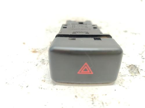 Pulsante luci di emergenza NISSAN PICK UP (D22) 2.5 TD 4WD (103 hp) 30834681