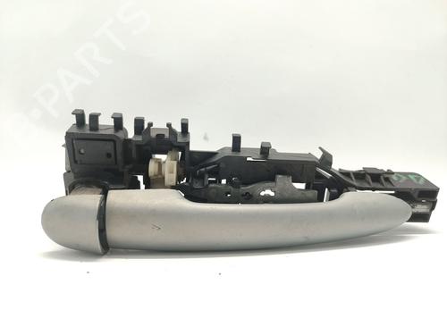 front-right-exterior-door-handle-renault-megane-ii-bm01_-cm01_-2001-2002-2003-2004-2005-2006-2007-2008-2009-2010-2011-2012-31211244 main image