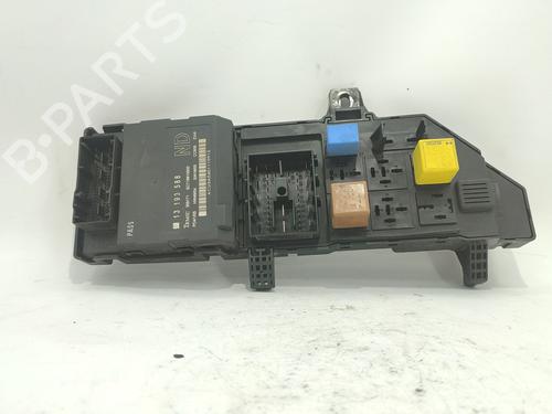 Skrzynka bezpieczników OPEL VECTRA C GTS (Z02)  13193588