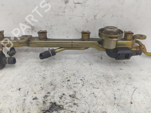Used Injection rail HONDA CIVIC VII Hatchback (EU, EP, EV) 1.6 i (EP2, EU8, EU6) (110 hp) 18724562