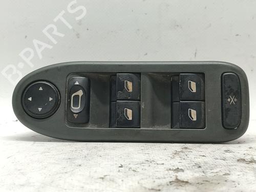 Używane Przełącznik szyby przedniej lewej CITROËN C5 I (DC_) 2.0 HDi (DCRHZB, DCRHZE) (109 hp) 30821098