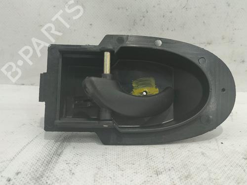 Venstre foran invendig håndtak MAHINDRA GOA 2.5 CRDe AWD (107 hp) 23425519