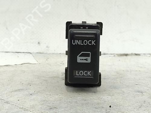 switch-nissan-nv200-van-2010-33053968 main image