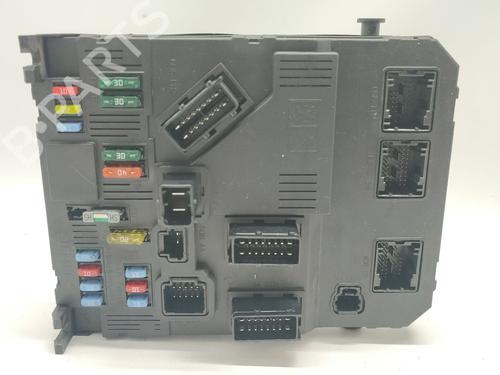Used Fuse box Fuse box 39207996 39207996