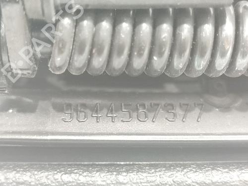 Armrest / Center console PEUGEOT 407 (6D_) 2.0 HDi 135 (6DRHRH, 6DRHRE, 6DRHRG, 6DRHRJ) | BP31130568I20