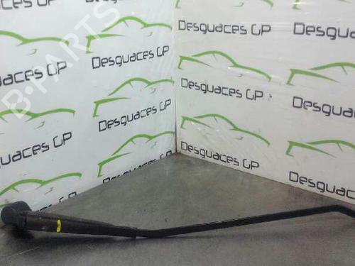 Used Front windshield wiper arm OPEL ASTRA F Saloon (T92) [1991-2001]  7132740
