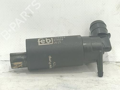 Used Washer pump LAND ROVER FREELANDER I (L314) [1998-2006]  32760227