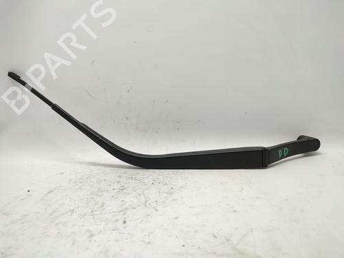 Used Front windshield wiper arm MITSUBISHI OUTLANDER II (CW_W) 2.2 DI-D (177 hp) 30055830