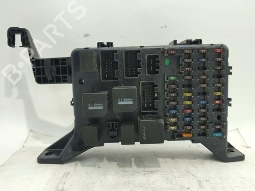 Used Fuse box FORD MONDEO III Saloon (B4Y) 2.0 TDCi (130 hp) 32122157