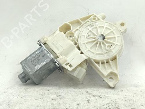Rudehejsemotor forskærm venstre MERCEDES-BENZ E-CLASS (W212) E 200 CDI / BlueTEC (212.005, 212.006) (136 hp) 30686356
