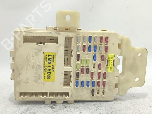 Used Fuse box Fuse box 38224213 38224213