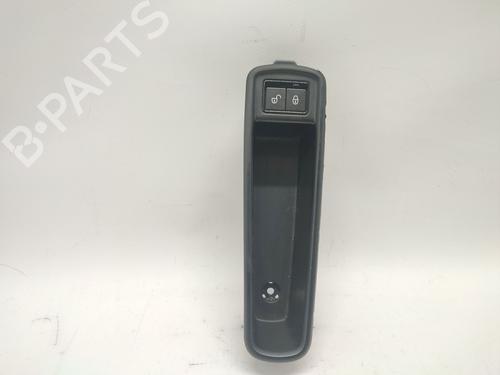 switch-jaguar-xe-x760-2015-34397501 main image