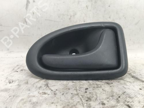 Høyre foran invendig håndtak RENAULT CLIO II (BB_, CB_) 1.2 16V (BB05, BB0W, BB11, BB27, BB2T, BB2U, BB2V, CB05,... (75 hp) 28825508